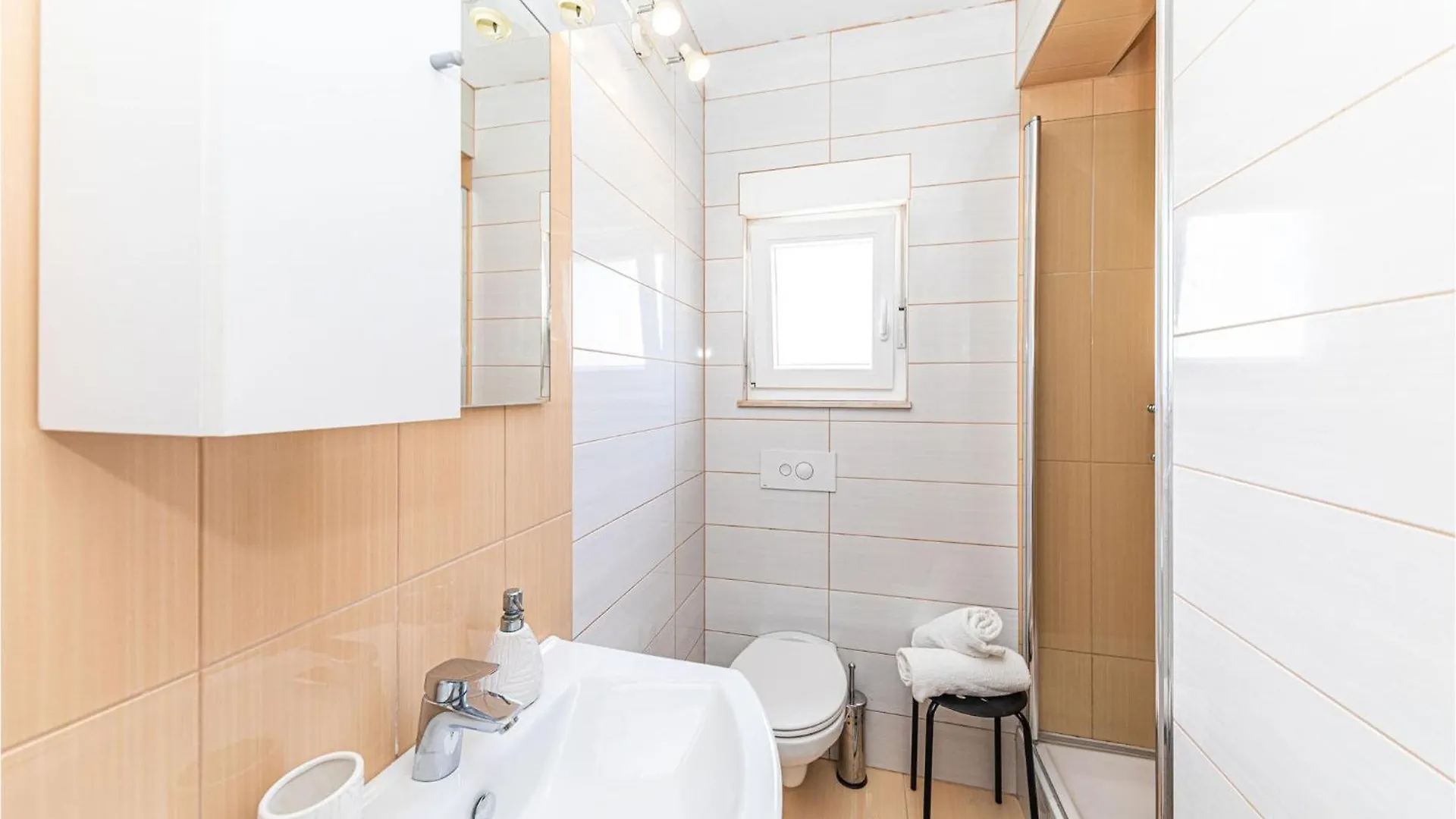 2 Bedroom Beautiful Apartment In Okrug Gornji Trogir