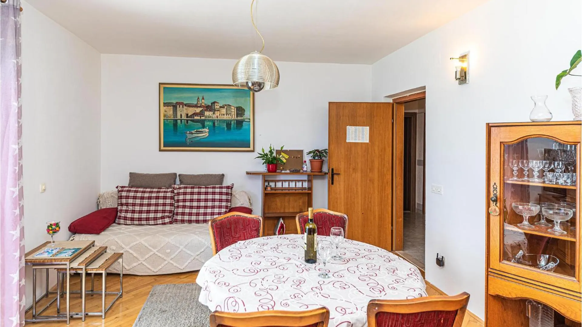 2 Bedroom Beautiful Apartment In Okrug Gornji Trogir