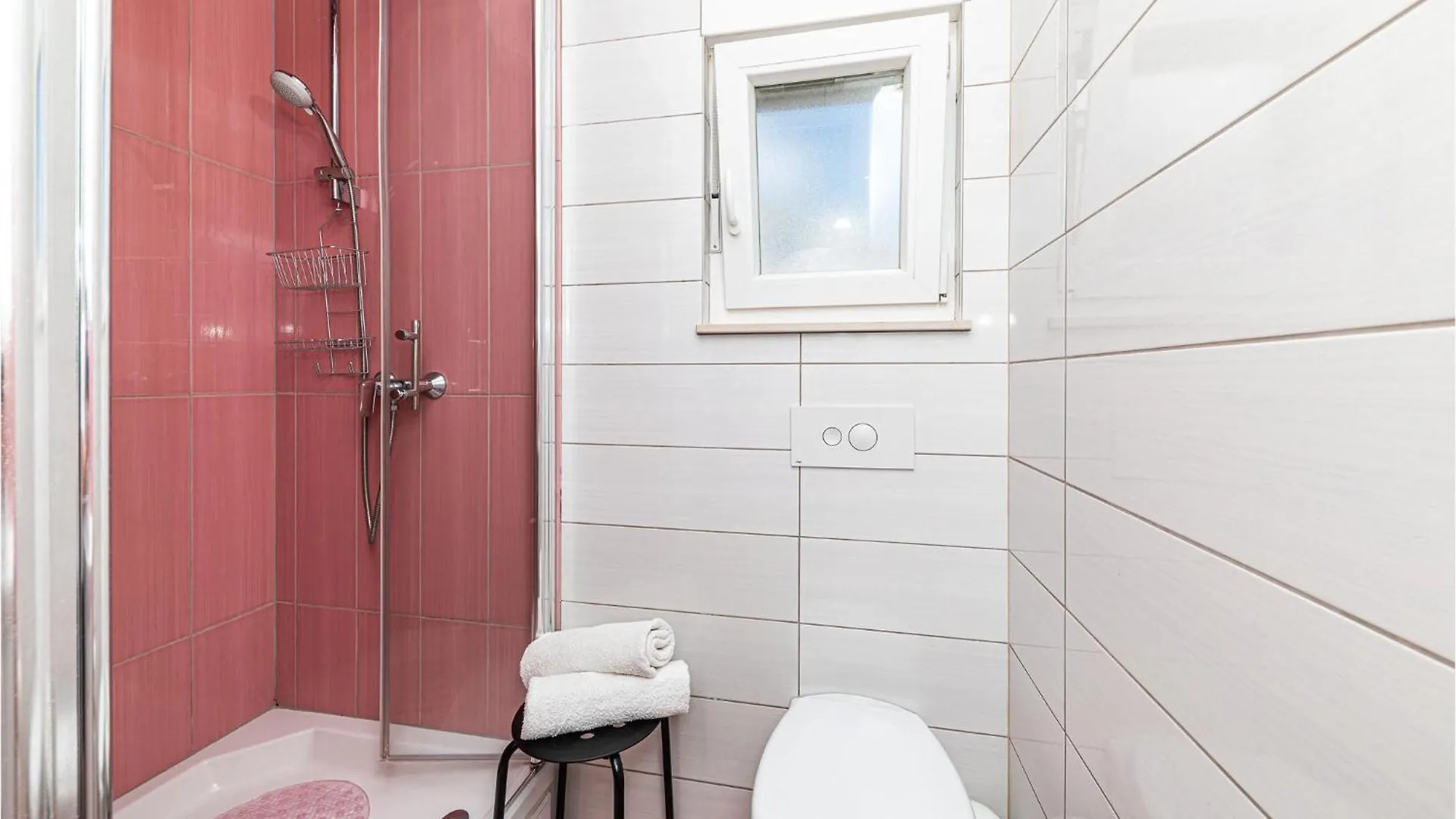 2 Bedroom Beautiful Apartment In Okrug Gornji Trogir